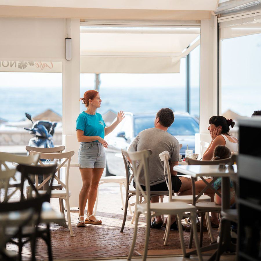 The room seen from the back, sea beyond.